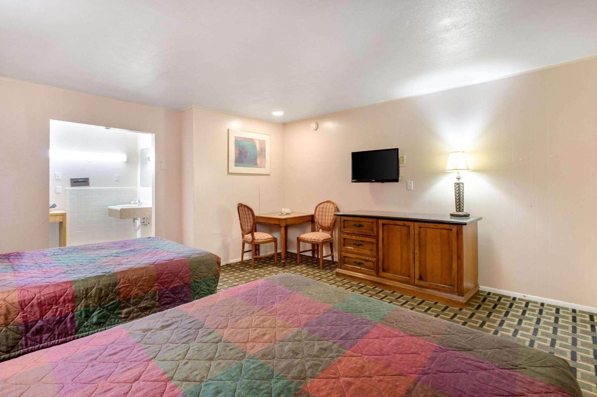 Rodeway Inn & Suites Raton Ngoại thất bức ảnh